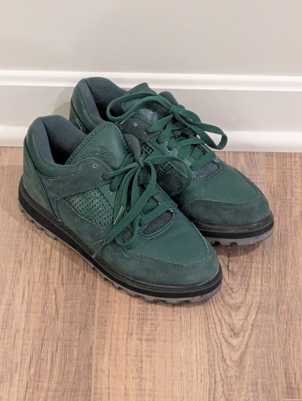 Vintage 1990s L.A. Gear Unstoppable 7031 Green Suede Trail Sneakers Womens 7
